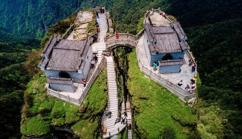 贵州品质纯玩六日游，梵净山·荔波小七孔·黄果树瀑布·天星桥景区·陡坡塘瀑布·西江千户苗 寨·黔灵山·贵阳人防科普教育体验馆（防空洞景区）